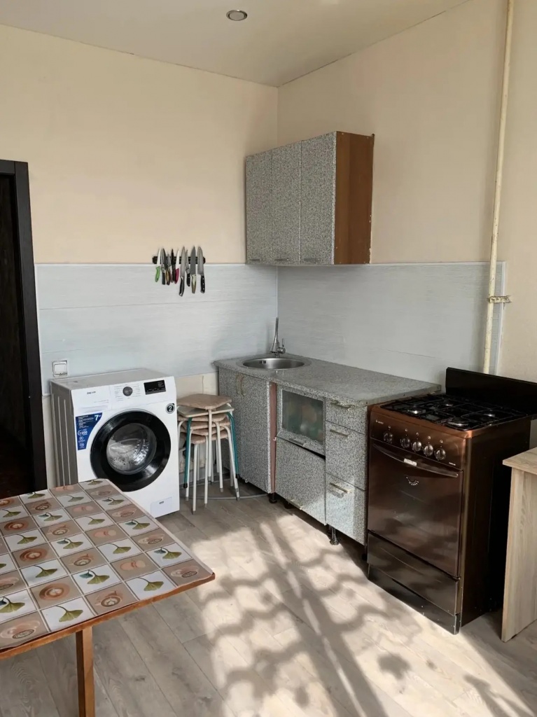 Продам 1 комн. квартиру старого типа по ул. Базстроевская 6, Краснотурьинск, ул. Базстроевская, 6